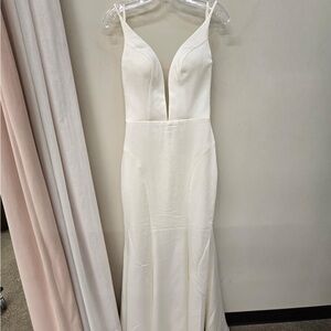 Elegant White Sleeveless Wedding Dress